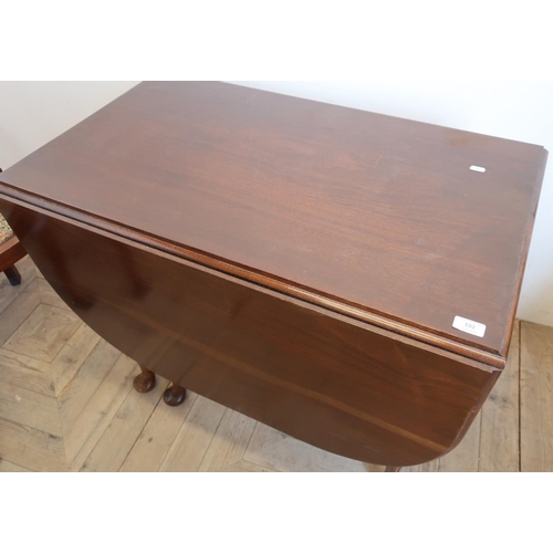 592 - Mahogany drop-leaf gate leg table (width 92cm)