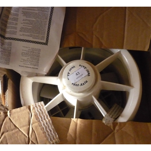 43 - Vent-axia standard range extractor fan