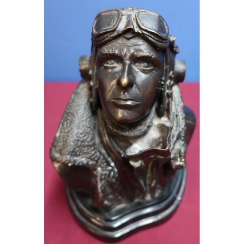 119 - Modern bronze WWII pilots bust on stepped base (height 21cm)