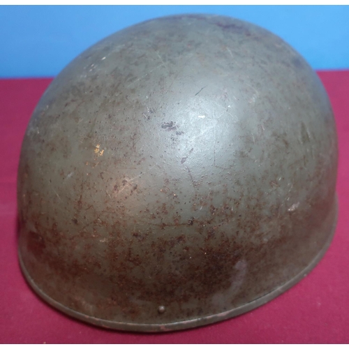 91 - c.WWII American style para helmet with leather liner and chinstrap