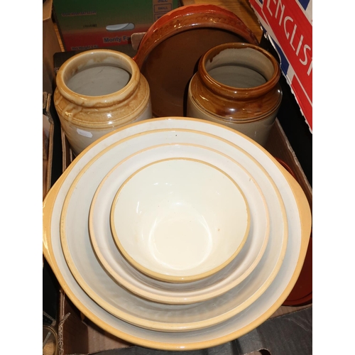 119 - Set of four graduating traditional kitchen mixing bowls, Earthenware, etc