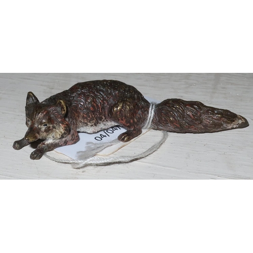 332 - Small cold painted bronze figure of a fox (length 6.5cm)