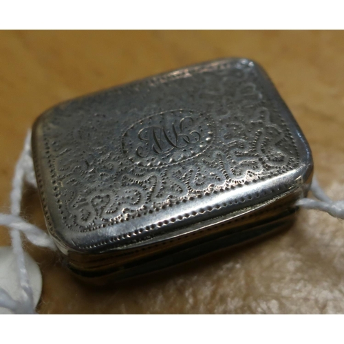 334 - Early 19th C silver hallmarked (marks worn) vinigerette with hinged grill and gilt interior