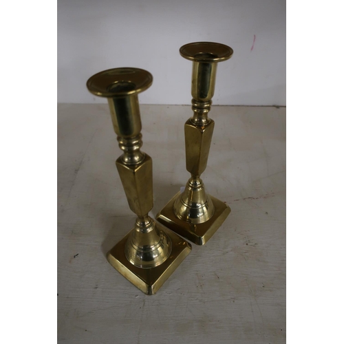 23 - Pair of early 19th C brass candlesticks on square bases (height 25cm)