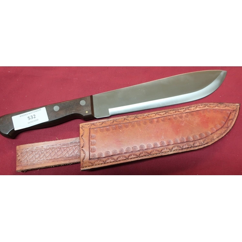 80 - Short Dolo machete with 9 inch swollen blade, two piece wooden grips and tooled leather sheath, with... 