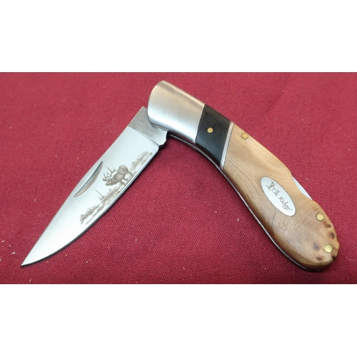 81 - Boxed as new Elk Ridge pocket knife ER-072