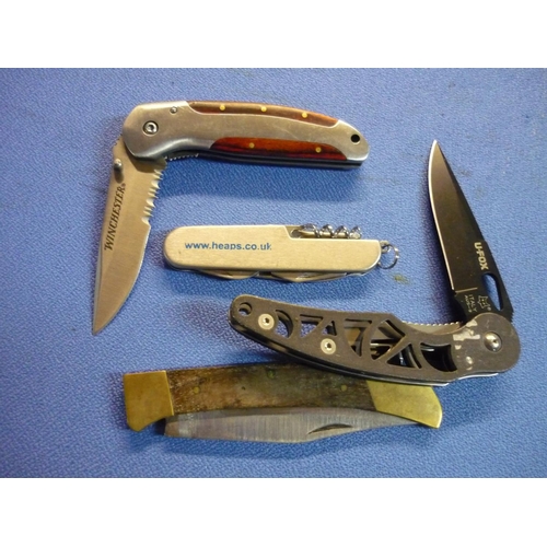 125 - Group of four pocket knives with folding blades including one by Winchester