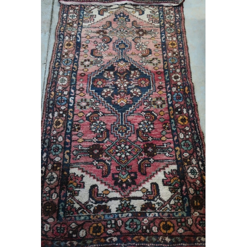 327 - 20th C red ground Persian patterned carpet with floral border (194cm x 115cm)