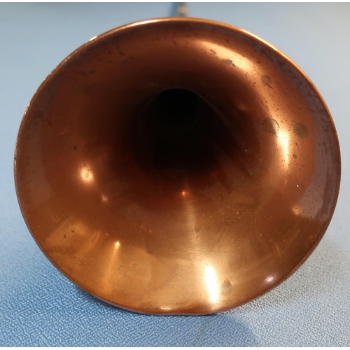 30 - Early 20th C copper and brass coaching horn (length 124cm)
