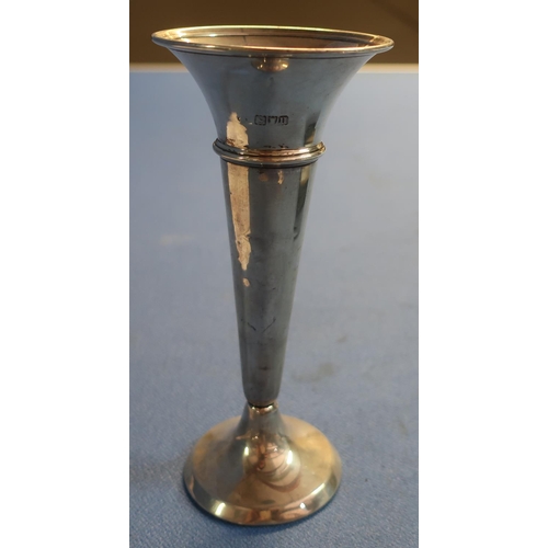 25 - London 1915 silver hallmarked bud vase (height 18cm)