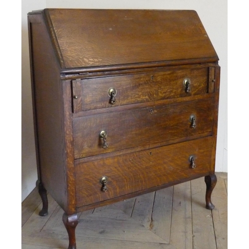 500 - 20th C oak bureau with fall front above three drawers (width 79cm)