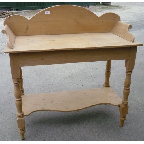 516 - Victorian pine two tier washstand with raised back and sides, on turned supports (96cm x 49cm x 100c... 