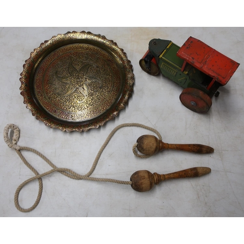 487 - Eastern brass tray, vintage skipping rope and a tin-plate clockwork road roller