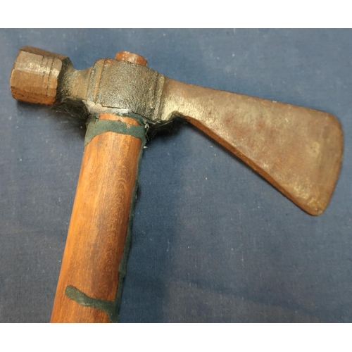 27 - Indian tomahawk type pipe axe (length 48cm)