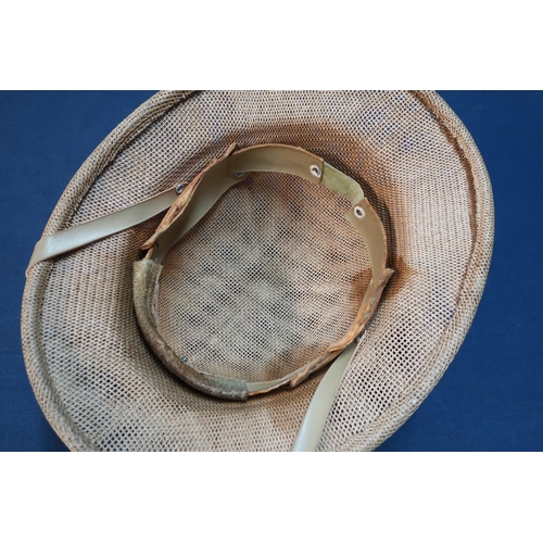 59 - American military wartime sun hat with lapel pin badge, complete with chin strap and liner