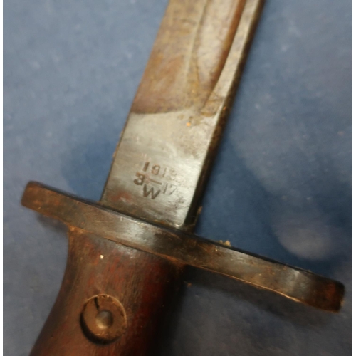 95 - British 1913 Enfield bayonet with various stamp marks to the blade, dated 1913, with crowned W8A mar... 