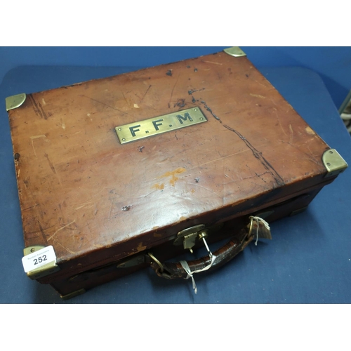 252 - Quality leather and oak lined vintage cartridge case with brass mounts and plaque F.F.M, with six in... 