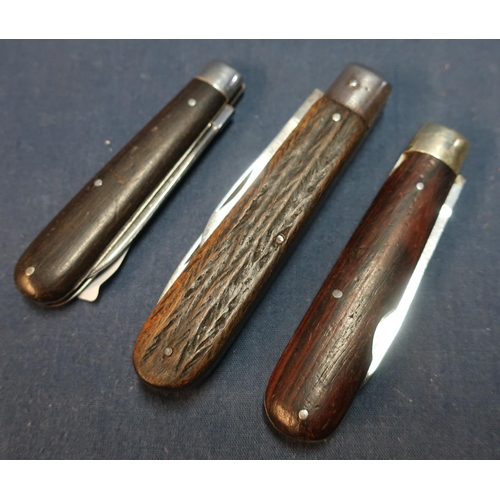 559 - Three vintage pocket knives, one with lambs foots grips, the other with wooden grips, two with singl... 