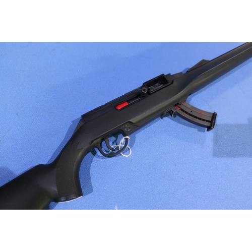 614 - Remington 522 Viper .22 self loading rifle with ten shot magazine, serial no. 3040853, barrel screw ... 