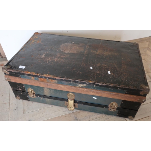 145 - Vintage flat topped wooden slatted travelling trunk (54cm x 33cm x 92cm)