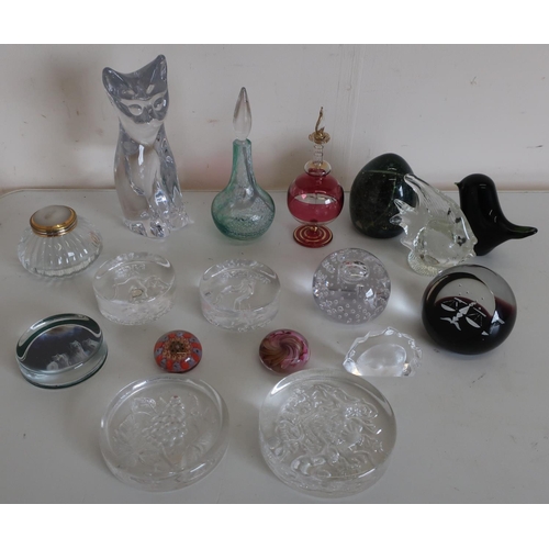 154 - Collection of various studio glass ware, glass paper weights, etc including limited edition Caith Ne... 