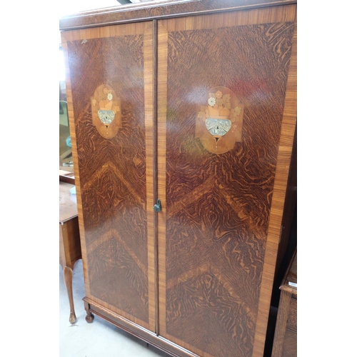 313 - Circa 1930s oak three piece bedroom suite comprising of double door wardrobe, dressing chest with mi... 