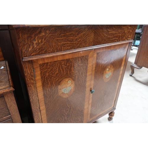 313 - Circa 1930s oak three piece bedroom suite comprising of double door wardrobe, dressing chest with mi... 