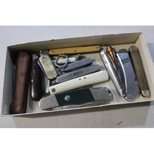 332 - Box containing a selection of various assorted vintage and other pocket knives