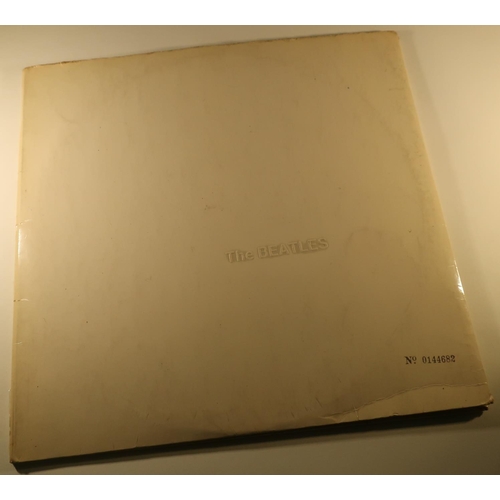 55 - The Beatles White Album No. 0144682, with lyrics, poster and full colour photos (missing one black i... 