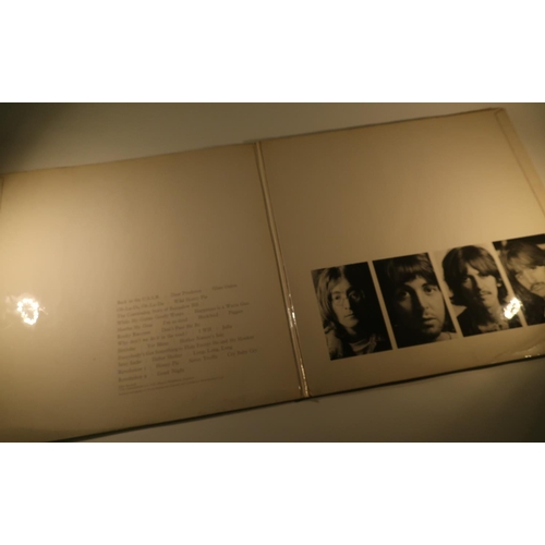 55 - The Beatles White Album No. 0144682, with lyrics, poster and full colour photos (missing one black i... 