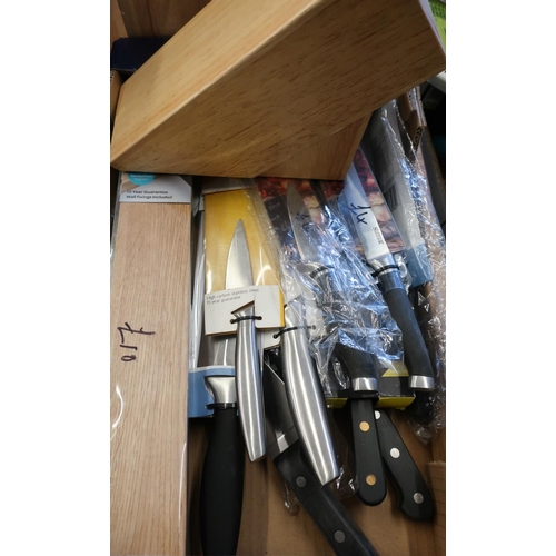 383 - Sabatier, Waitrose and John Lewis kitchen knives, a Taylors Eye Witness oak knife rack and seven Sab... 