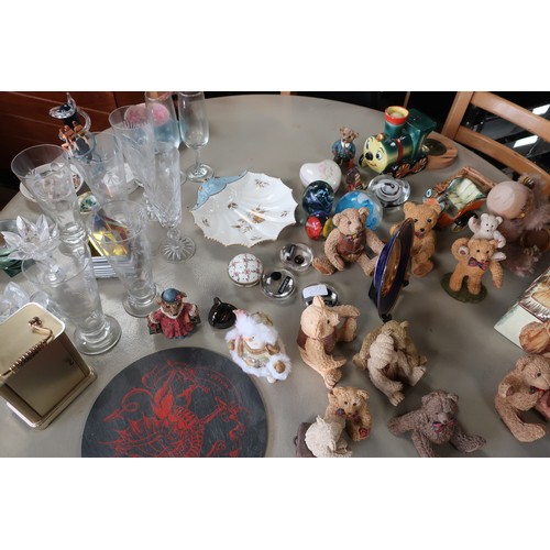 394 - Collection of various assorted Sherratt and Simpson bear figures, glass paperweights and animals, co... 