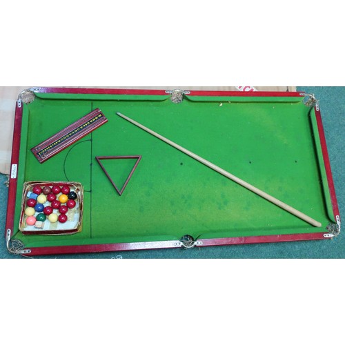 376 - Vintage Joe Davis quarter sized billiards table with outer cardboard box (60cm x 125cm)