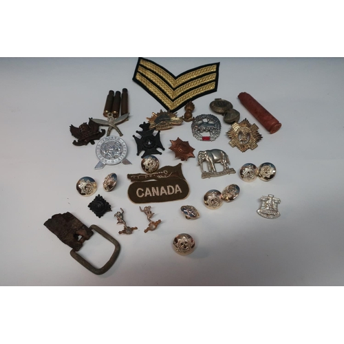 61 - Selection of various assorted British, Russian and other military cap badges, including some Stabrit... 