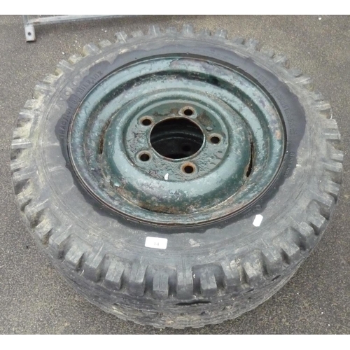 14 - Set of two Land Rover wheels with tyres