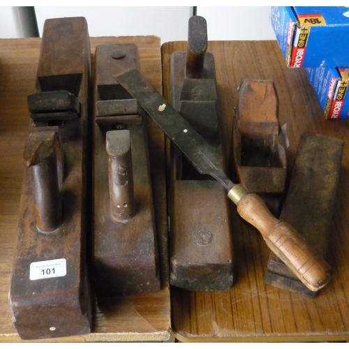 101 - Set of four wooden planes, a chisel and a sharpening stone