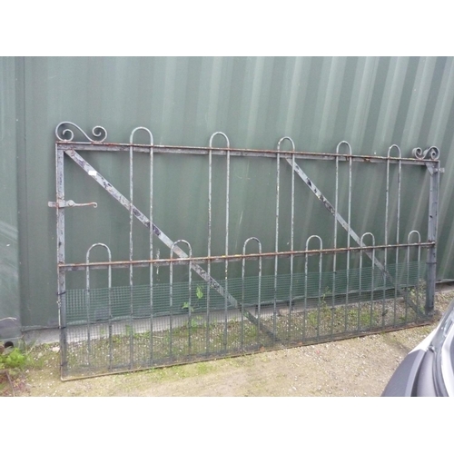 287 - Extremely large metal gate (286cm x 143cm)