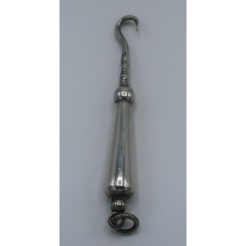 55 - George IV small silver button hook with agate set handle, Birmingham 1924 and a Continental silver c... 