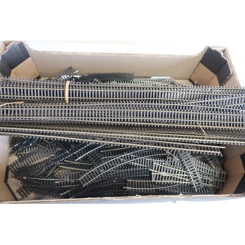 75 - Box containing a large quantity of various assorted OO gauge railway track