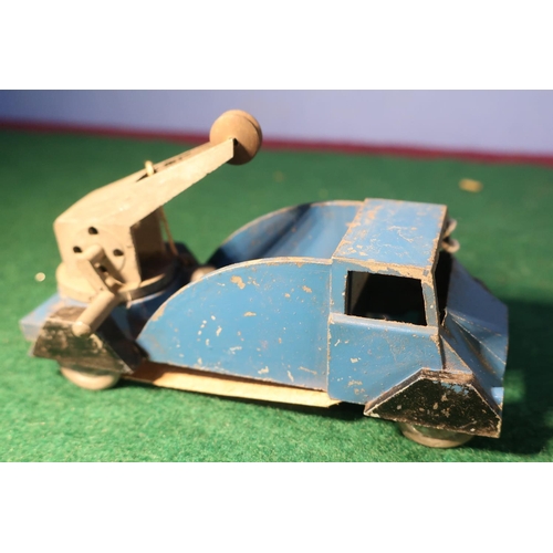 29 - Die-cast lead model of a tow truck, blue with black mud guards, with swivel crane.