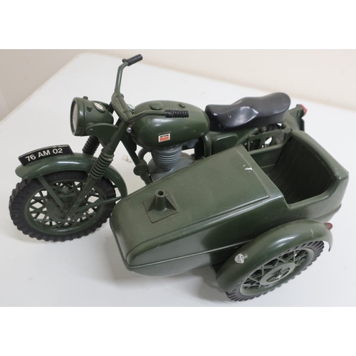 65 - Action Man motorcycle and sidecar 76AM02