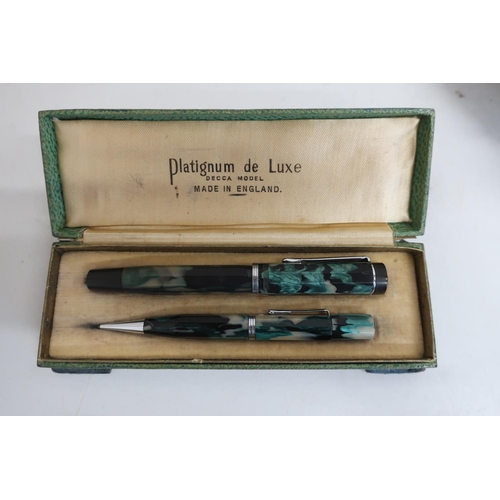 95 - Boxed Platignum de Luxe marbled green fountain pen and pencil in original box