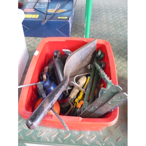 121 - Quantity of tools including oil cans, hanging basket brackets etc