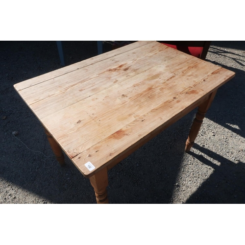 132 - Victorian pine rectangular kitchen table on turned supports with a drawer to each end (101.5cm x 70c... 