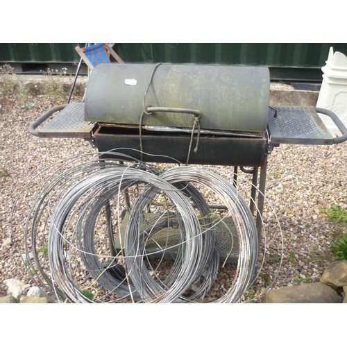 207 - BBQ and Collection of galvanized fencing wire