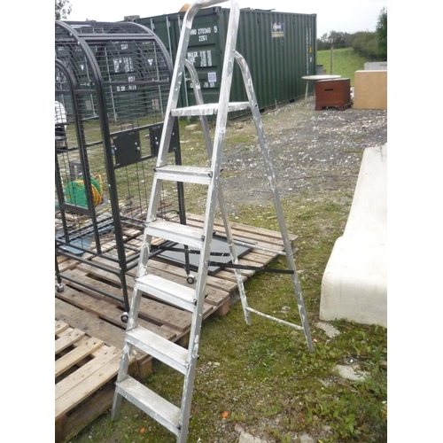202 - Set of aluminium step ladders