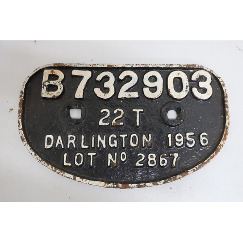 123 - Cast iron wagon plate, B723542 13T Derby, 1953, Lot No. 2445 (28cm x 16cm)