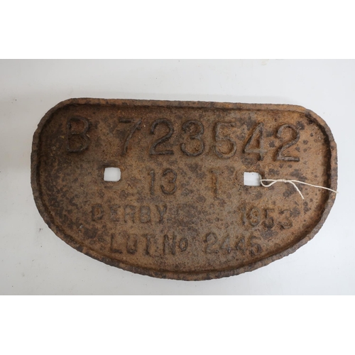 123 - Cast iron wagon plate, B723542 13T Derby, 1953, Lot No. 2445 (28cm x 16cm)