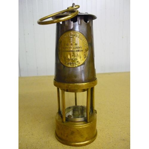 42 - Protector Type SL brass and steel miners lamp No. 109 (22.5cm)