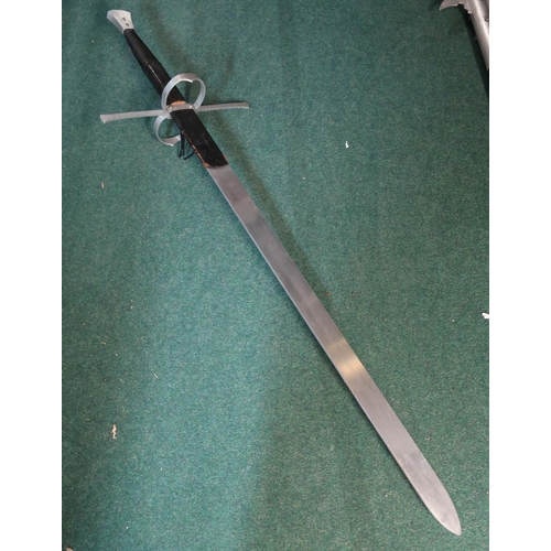 21 - Extremely large aluminium reenactors style broad sword (overall length 154cm)
